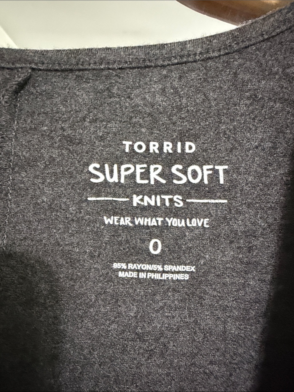 torrid super soft knits size 0 Large 12 Charcoal V-Neck Short Sleeve Tee - Picture 6 of 7